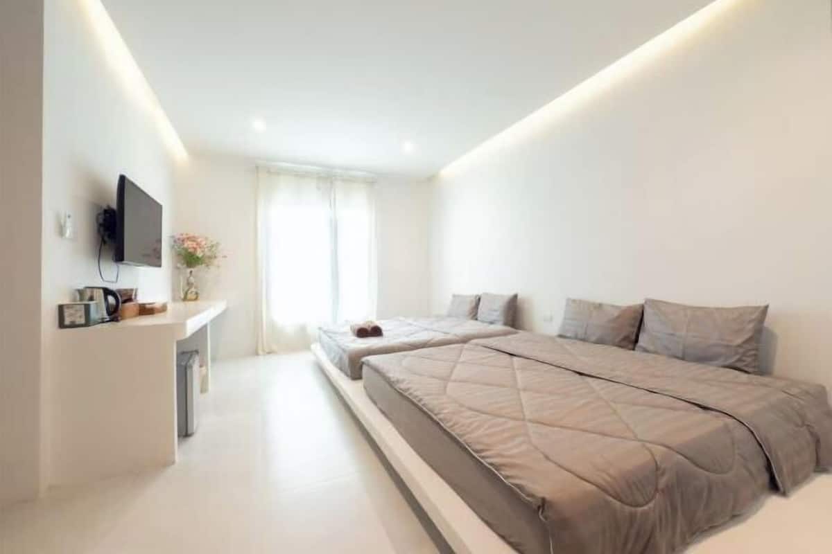 Minibar con artículos gratuitos, wifi gratis, ropa de cama