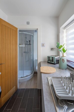 Shower, towels