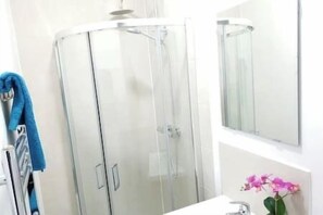 Shower, towels