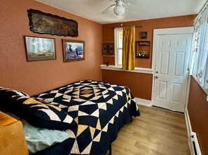 1 habitación, escritorio, tabla de planchar con plancha y wifi gratis
