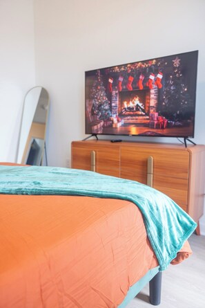 2 bedrooms, desk, iron/ironing board, WiFi