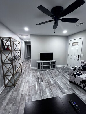 スマートテレビ、書斎 / ワークスペース