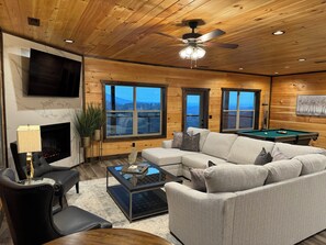 TV connectée, cheminée, jeux vidéo