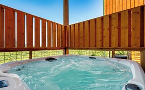 Outdoor spa tub - NEW 4BR - Spectacular Views - Large Indoor Pool - Hot Tub - In Top Rated Resort (Sevierville)