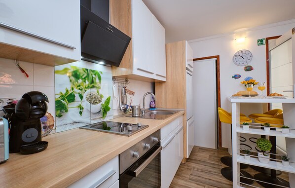 Fridge, stovetop, dishwasher, coffee/tea maker
