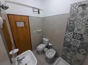 Perushuoneisto, kaupunkinäköala | Kylpyhuone | Suihku