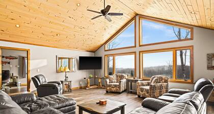 Spacious 5-Bedroom Home with Stunning Views & Privacy, 10 Miles from downtown
