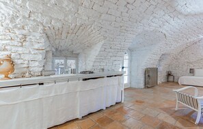 1 bedroom, travel crib, free WiFi, bed sheets - Cozy home in LE ROUET with house a panoramic view (LE ROUET)