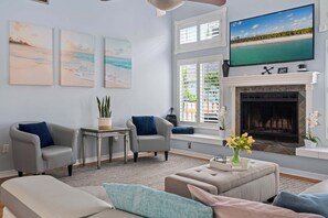 Télévision, livres, espaces bureaux