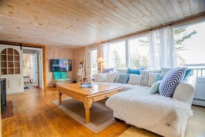 TV, fireplace, computer monitors - Elysium on Little Sunapee-Dock, Firepit, Trails (New London)