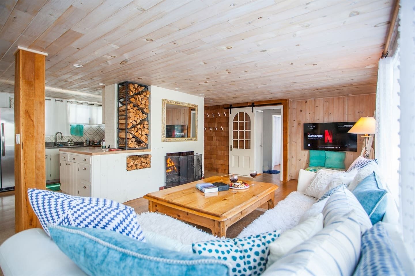 TV, fireplace, computer monitors