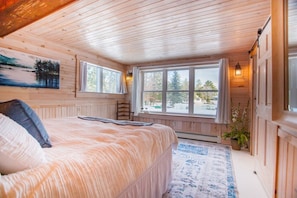 4 bedrooms, travel crib, WiFi, bed sheets
