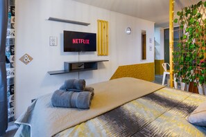 1 chambre, bureau, fer et planche à repasser, Wi-Fi
