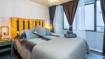 1 bedroom, desk, iron/ironing board, WiFi