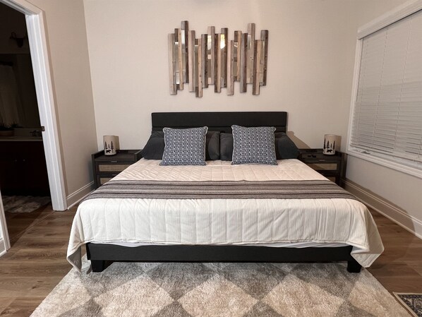 3 chambres, bureau, fer et planche à repasser, accès au Wi-Fi (inclus)