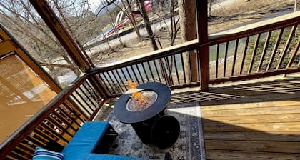 Riverfront & Mt. Yonah Views: 3 Master Suites - Walk to Water Park!