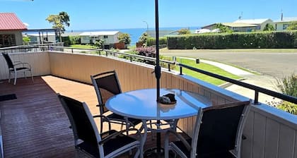 VIP boat trailer park at ramp included. large spacious house. free wifi