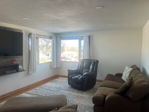 Smart TV - Rally Rental:  4-bedroom house - walking distance from Sturgis Main Street. (Sturgis)
