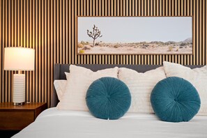 6 chambres, bureau, fer et planche à repasser, lit parapluie