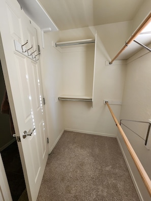 Interior - Beautiful, Peaceful, Home away from Home -Perfect for 4 people and Pet Friendly! (Phoenix)