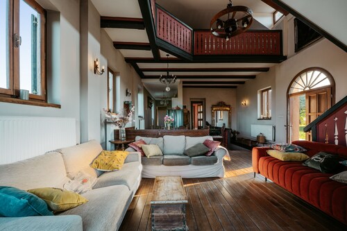 Wine Estate on a Private Hill - Luxury with character for 15+