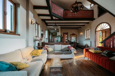 Wine Estate on a Private Hill - Luxury with character for 15+