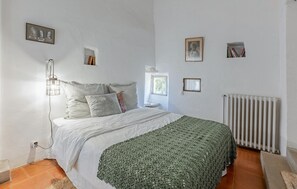 11 عدّة غرف نوم وسرير سفر وواي فاي مجانًا وملاءات أسرّة