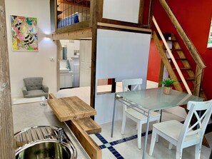 2 bedrooms, WiFi, bed sheets - Quintessential Brunswick Retreat great location (Brunswick)