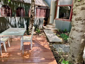 Outdoor dining - Quintessential Brunswick Retreat great location (Brunswick)