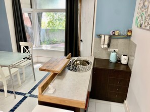 Fridge, microwave, stovetop