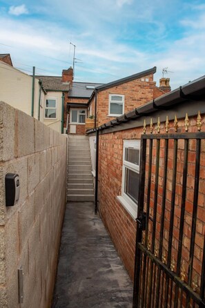 Property grounds - Nina’s Nest In Harborne (Harborne)