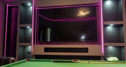 Sk Stays Luxury Home Jacuzzi Bath & Cinema Room V.I.P
