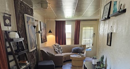 Charming 2-bedroom house in awesome Idaho Springs with WiFi.