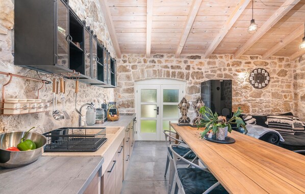 Kylskåp, ugn, spishäll och diskmaskin