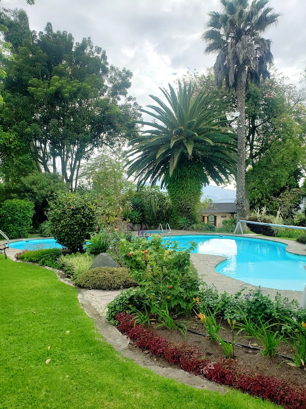 Piscine couverte, piscine extérieure