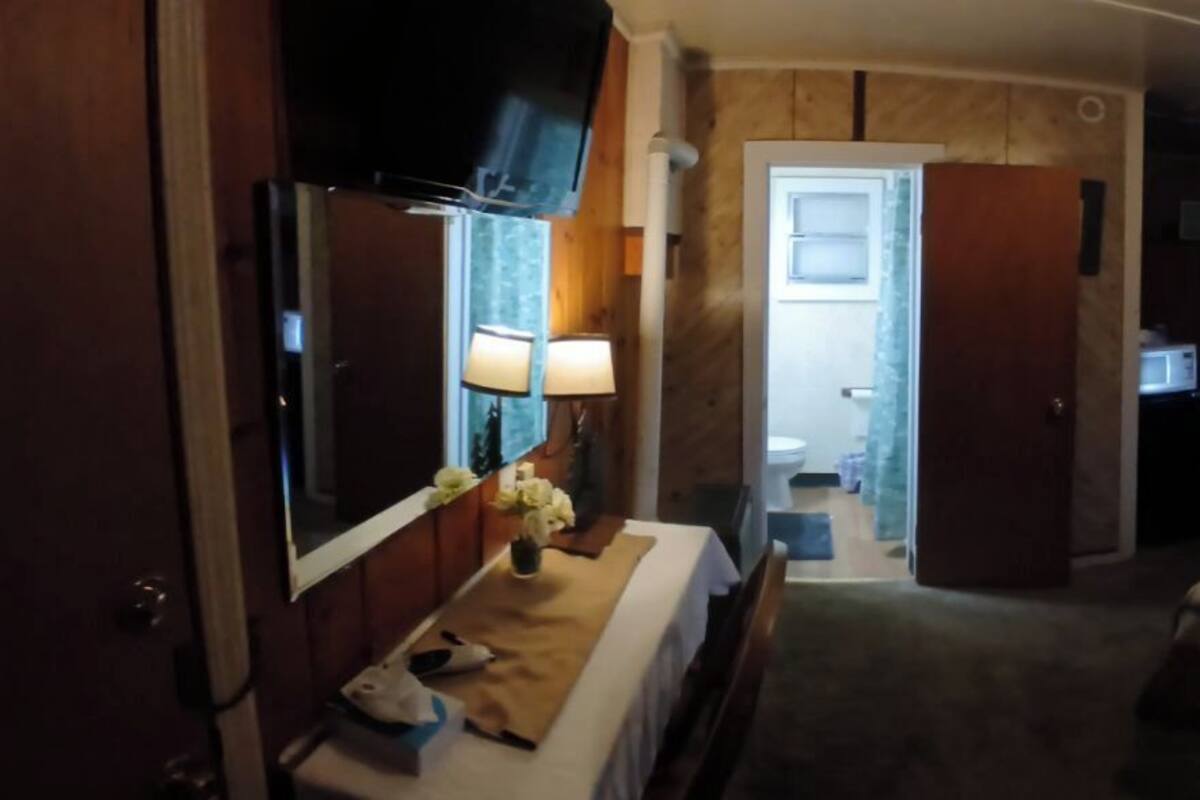 1 bedroom, individually decorated, individually furnished