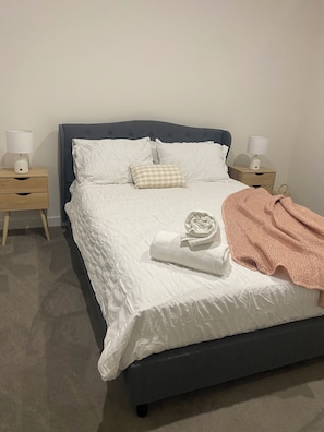 2 chambres, fer et planche à repasser, Wi-Fi, draps fournis