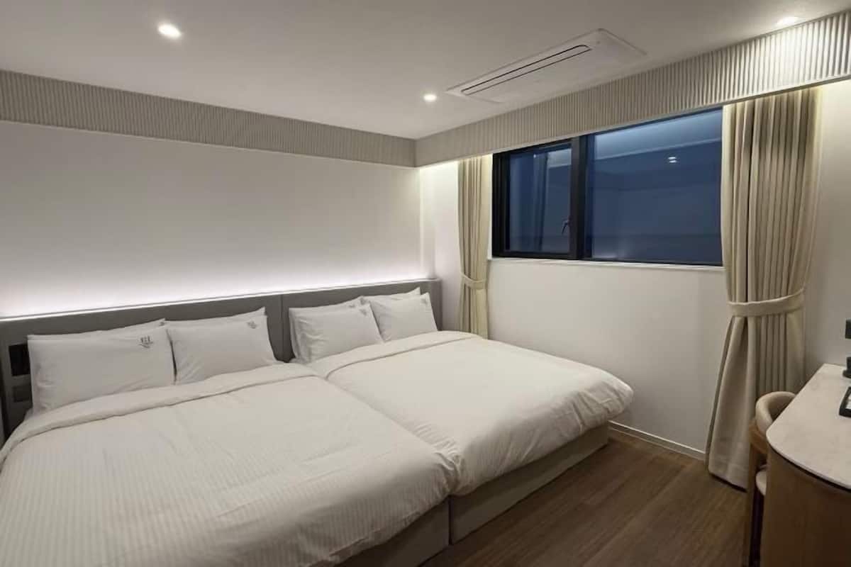 Blackout curtains, free WiFi
