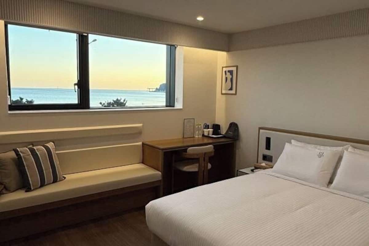 Blackout curtains, free WiFi