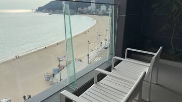 Cobertura, sacada, vista para o mar | Cortinas blackout, Wi-Fi de cortesia