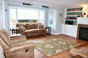 Smart TV, fireplace
