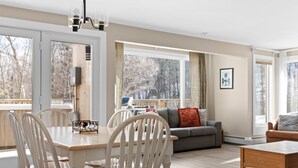 Dining - Trailside Village 5: Wood Stove, Private Sauna and Hot Tub (Killington)