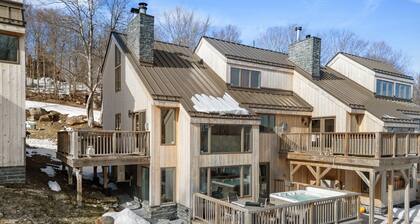 Trailside Village #5: Slopeside 1BR w/ Hot Tub and Sauna. Ski In/Out with Discounted Ski Rentals