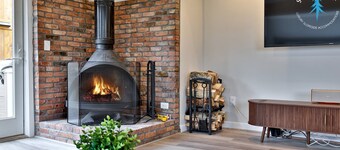 Trailside Six: Ski-On/Off Condo for 8 with Private Hot Tub & Sauna. Ski Deals Too.