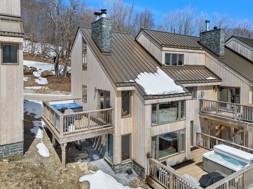 Trailside Six: Ski-On/Off Condo for 8 with Private Hot Tub & Sauna. Ski Deals Too.