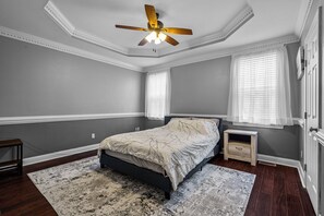 4 bedrooms, iron/ironing board, WiFi