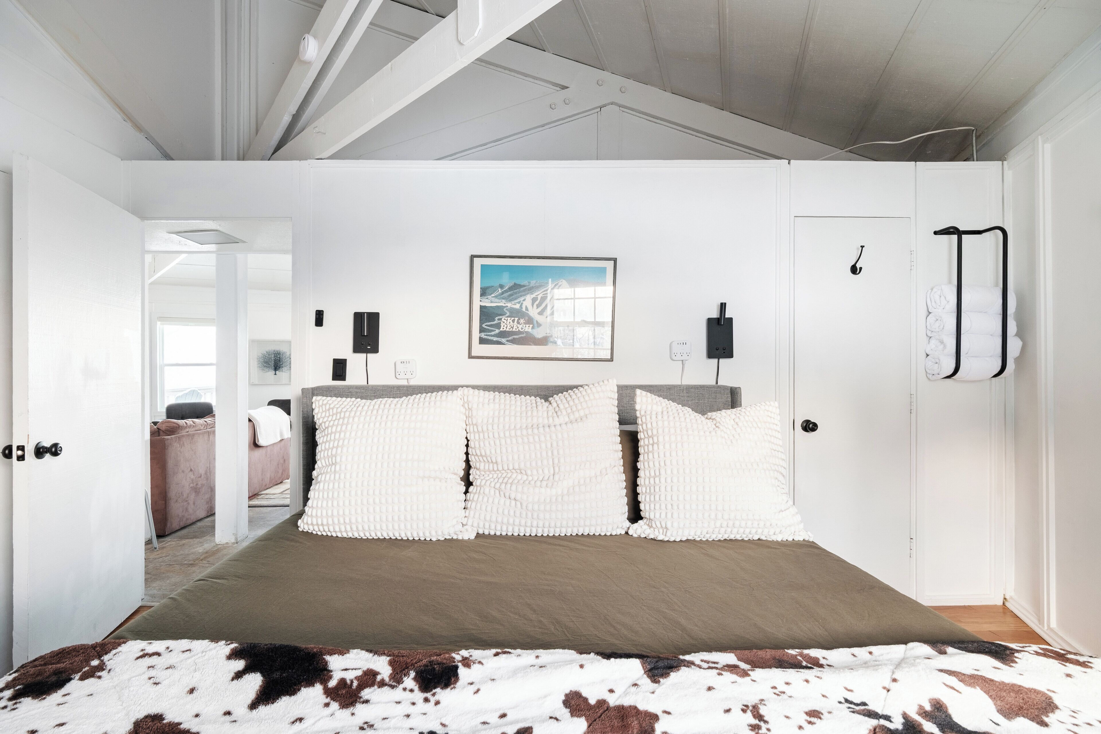 2 bedrooms, iron/ironing board, free WiFi, bed sheets