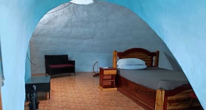 Cozy 2-bedroom townhome in charming Provincia de Puntarenas with AC, WiFi