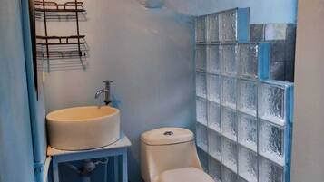 HandtĂŒcher, Seife, Toilettenpapier