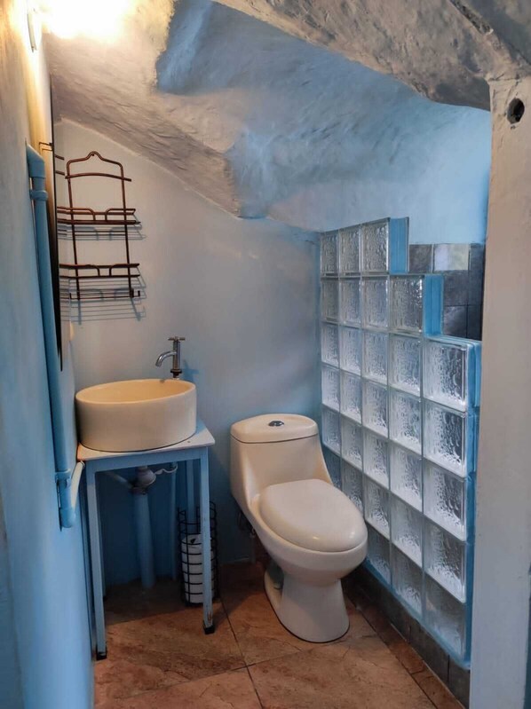 Toallas, jabón, papel de baño
